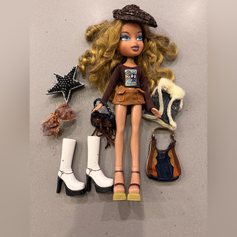 Original Bratz Flashback Fianna Fashion Doll with Accessories